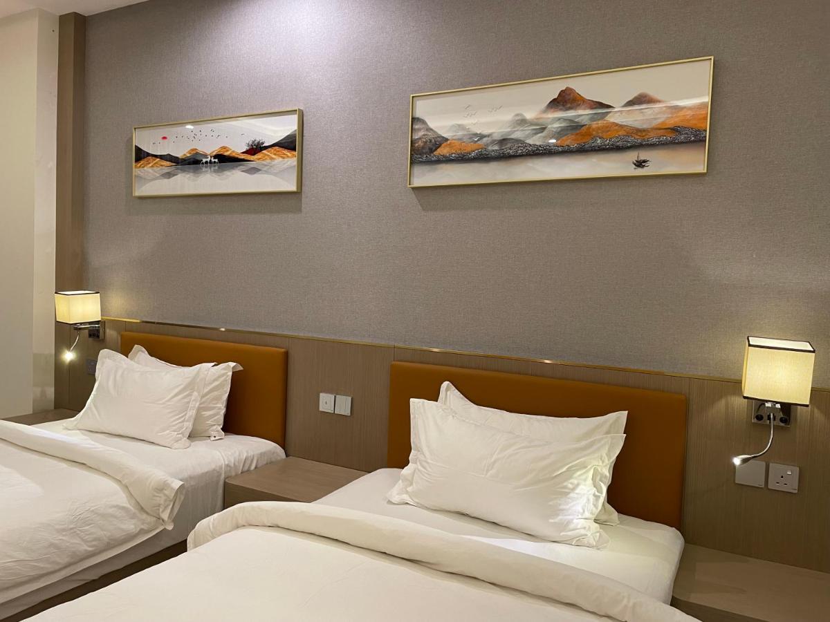Season Inn Hotel_Al Hail Сиб Экстерьер фото